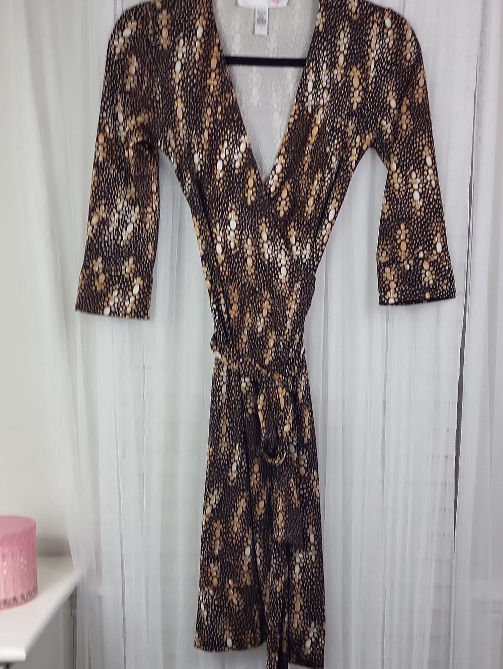 Vintage Diane Von Furstenberg silk wrap dress. Size 0